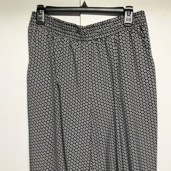 Xhilaration Daisy Pattern Pants/ Joggers - Picture 3 of 10